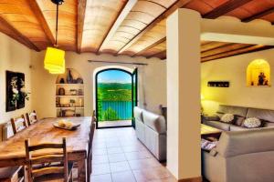 Posedenie v ubytovaní Masia Mas d'en Bosch Casa Rural Baronia de Rialb