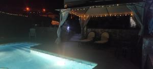 The swimming pool at or close to a18' de Barcelona y 10' de circuito de Cataluña