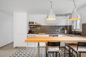 A kitchen or kitchenette at Kaixo