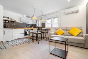 A kitchen or kitchenette at Kaixo