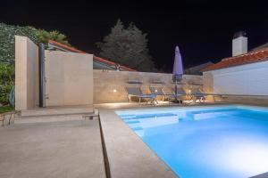 Bazén v ubytovaní Studio PUNAT LIVING with common pool alebo v jeho blízkosti