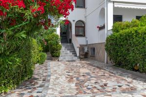 Vonkajšia záhrada v ubytovaní Studio PUNAT LIVING with common pool