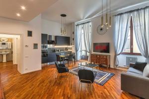 A kitchen or kitchenette at Luxury suite Como