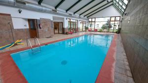 Bazén v ubytování Hotel Diego de Almagro Punta Arenas nebo v jeho okolí