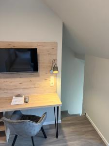 TV a/nebo společenská místnost v ubytování Hotel Alte Fischerkate