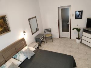TV a/nebo společenská místnost v ubytování Nice Apartment Montepozzo with Private Garden