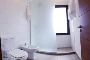 A bathroom at Altos Catamarca