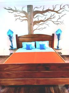 En eller flere senger på et rom på Blue Palm Resort Ghana