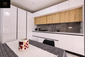 Kuchyň nebo kuchyňský kout v ubytování Modern & Spacious Apartment in the Heart of Pieta by 360 Estates