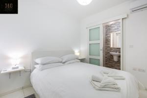 Postel nebo postele na pokoji v ubytování Modern & Spacious Apartment in the Heart of Pieta by 360 Estates