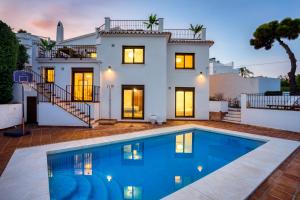 The swimming pool at or close to Luxurious villa with pool in La Cala by Costarentals - Ref 53