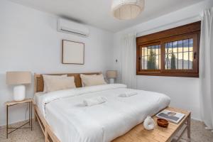 A bed or beds in a room at Luxurious villa with pool in La Cala by Costarentals - Ref 53 Még 34 kép
