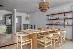 A kitchen or kitchenette at Luxurious villa with pool in La Cala by Costarentals - Ref 53