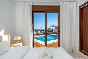 The swimming pool at or close to Luxurious villa with pool in La Cala by Costarentals - Ref 53