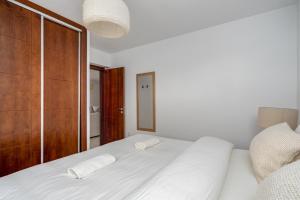 A bed or beds in a room at Luxurious villa with pool in La Cala by Costarentals - Ref 53