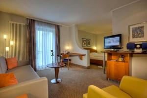 TV a/nebo společenská místnost v ubytování Hotel Schiller