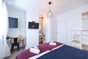 a bedroom with a bed with towels on it at Rooms lopwi Old town Ground floor in Zadar