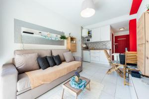 A kitchen or kitchenette at Estudio Sunrise Estocolmo