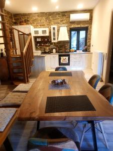 A kitchen or kitchenette at by karakas Λίθινο