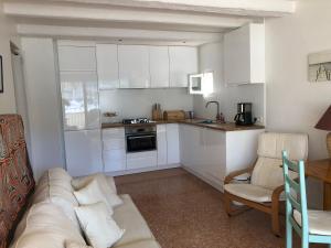a living room with a couch and a kitchen at Studio des îles in Cavalaire-sur-Mer