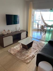 a living room with a couch and a coffee table at Apartamento no Fiori Prime in Caldas Novas