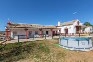 Bazén v ubytovaní Finca El Altabacar alebo v jeho blízkosti