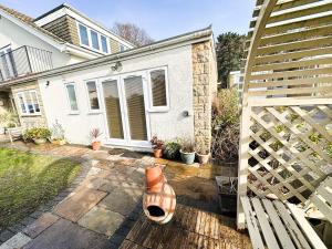 a backyard with a house with a dog head on the ground at Little Dragons in Parkstone