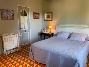 Postel nebo postele na pokoji v ubytování Domaine La Lauren avec piscine chauffée et jacuzzi + 30 fotografií