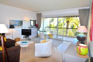 Zdjęcie z galerii obiektu Croisette Immo Moderne 2 Chambres 2SDB Proche rue d'antibes w Cannes