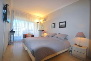Zdjęcie z galerii obiektu Croisette Immo Moderne 2 Chambres 2SDB Proche rue d'antibes w Cannes