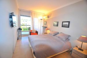 Zdjęcie z galerii obiektu Croisette Immo Moderne 2 Chambres 2SDB Proche rue d'antibes w Cannes