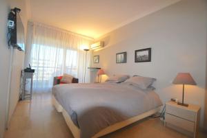 Zdjęcie z galerii obiektu Croisette Immo Moderne 2 Chambres 2SDB Proche rue d'antibes w Cannes