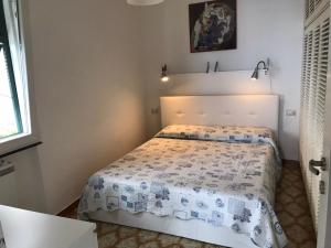 a small bedroom with a bed in a room at casa fiorella in San Bernardino