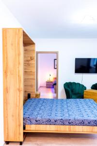 a bedroom with a bed with a wooden frame at Thome Ego Flat in Cluj-Napoca
