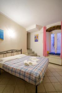 a bedroom with a bed with two towels on it at A due passi dal Mare in Riomaggiore
