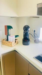 A kitchen or kitchenette at Auditorio parking gratuito www venaoviedo es