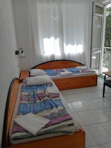 Postel nebo postele na pokoji v ubytování Lurd Family Hotel