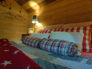 a bedroom with a bed in a log cabin at Le mazot d'H in Entremont