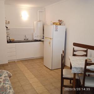 A kitchen or kitchenette at DEPARTAMENTO FAMILIAR