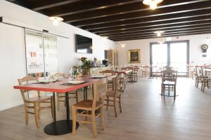 a dining room with wooden tables and chairs at L'Insolito Posto in Sabbioncello