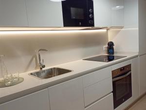 A kitchen or kitchenette at Aronda Cambados apartamento céntrico Még 8 kép