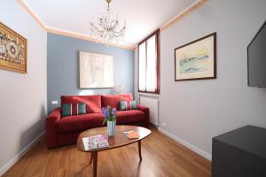 A seating area at San Marco 379