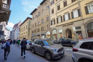 Hostia v ubytovaní Residenza Maglioni al Battistero + 33 fotografií