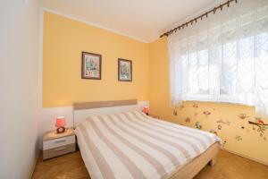 a small bedroom with a bed and a window at Red Karmenita in Umag