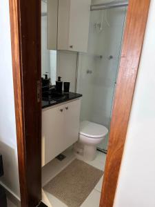 a small bathroom with a toilet and a shower at Flat em Brasília - Moderno e equipado in Brasília