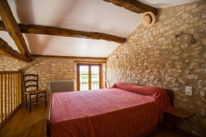 Posteľ alebo postele v izbe v ubytovaní la cabane du vigneron