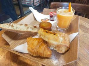 Jedlo v ubytovaní bed & breakfast alebo blízkom okolí