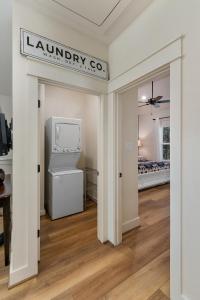Kuchyň nebo kuchyňský kout v ubytování The Lodge Uptown Conroe