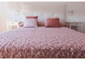 A bed or beds in a room at Apartamento Felisa A