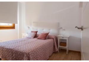 A bed or beds in a room at Apartamento Felisa A